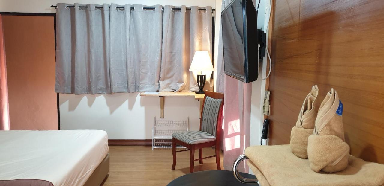 Zimmer mit Kingsize-Bett