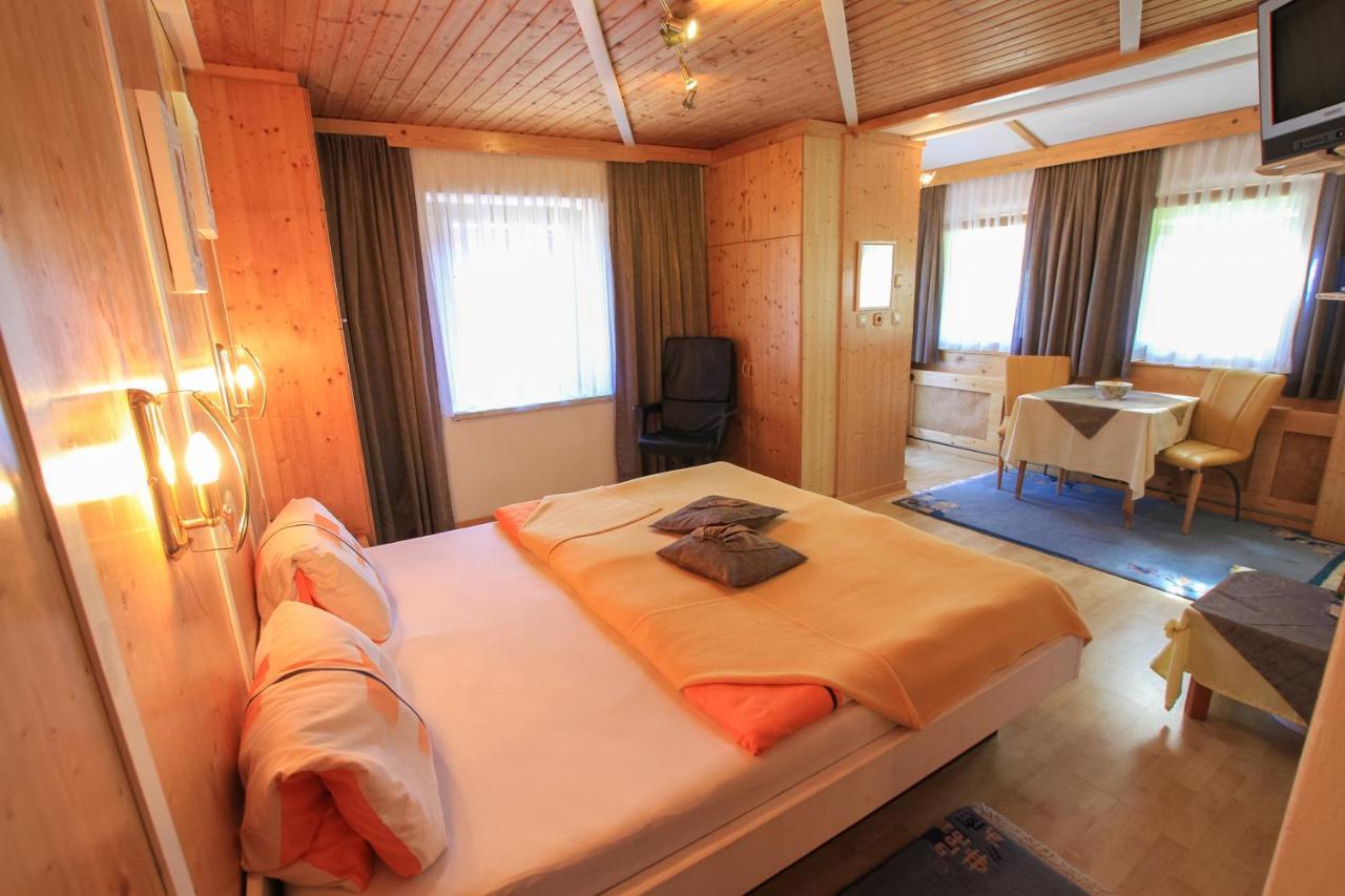 Doppelzimmer mit Balkon