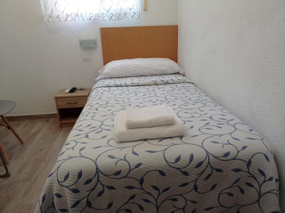 Single Room with Bathroom,1043388646:JPEG