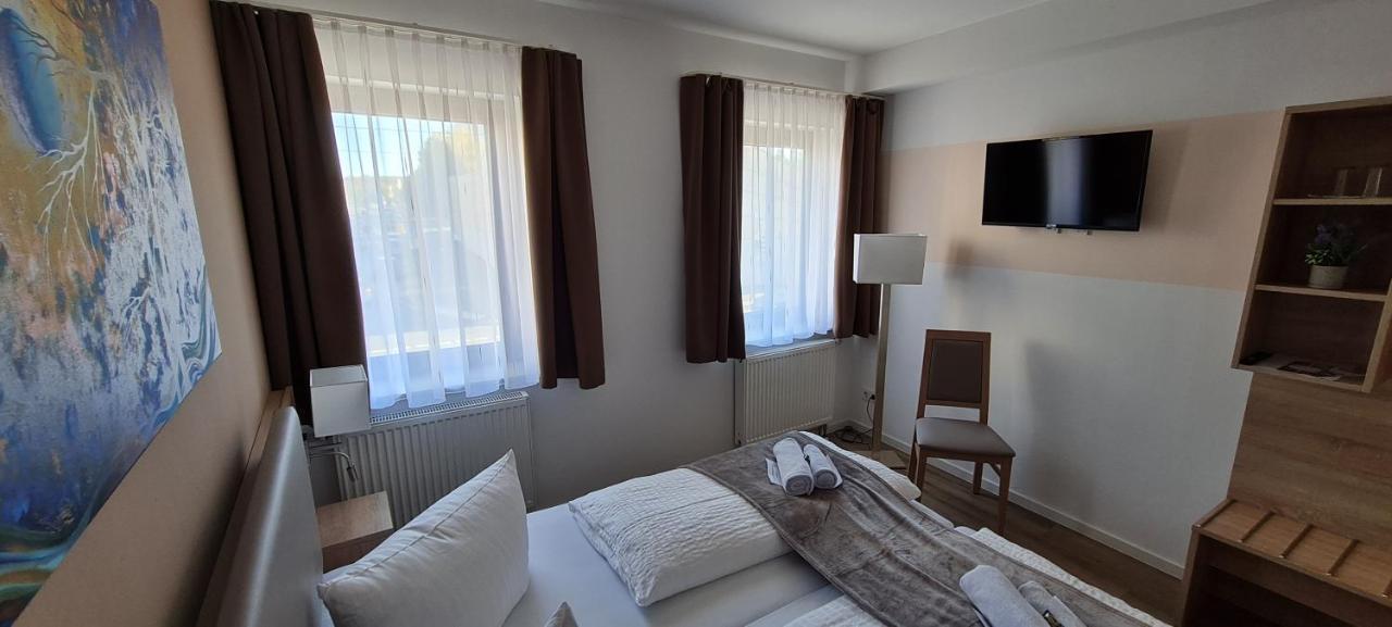 Deluxe Double Room Shower