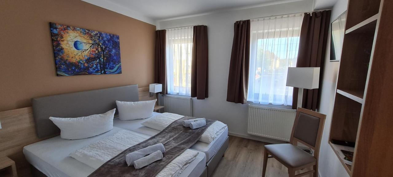 Deluxe Double Room Shower