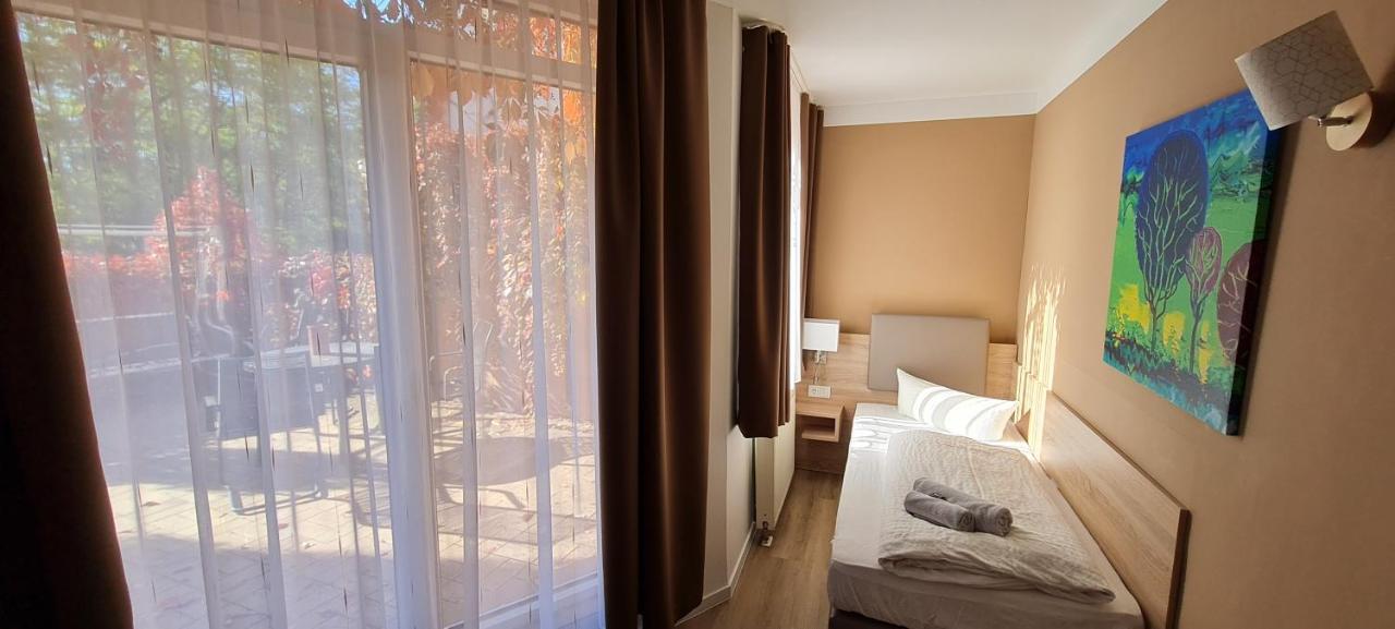 Deluxe Double Room Shower
