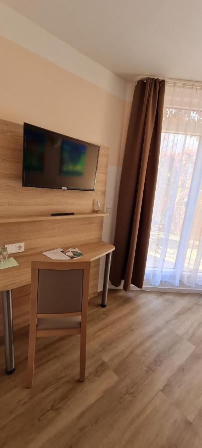 Deluxe Double Room Shower