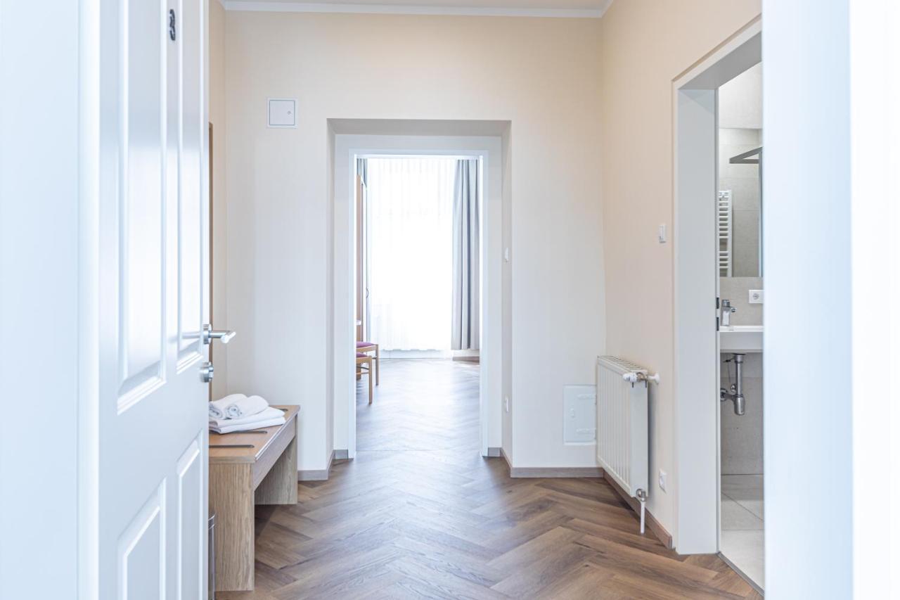 Double or Twin Room,1275085120:JPEG