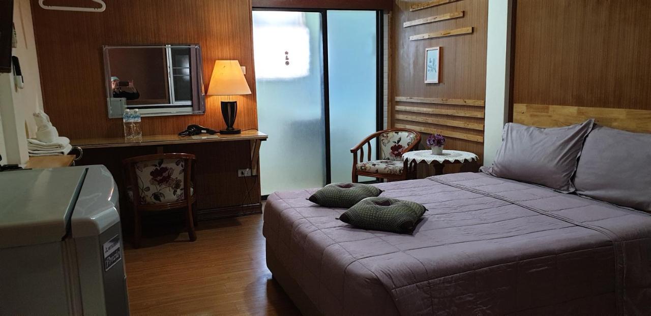 Standard Zimmer mit Kingsize-Bett