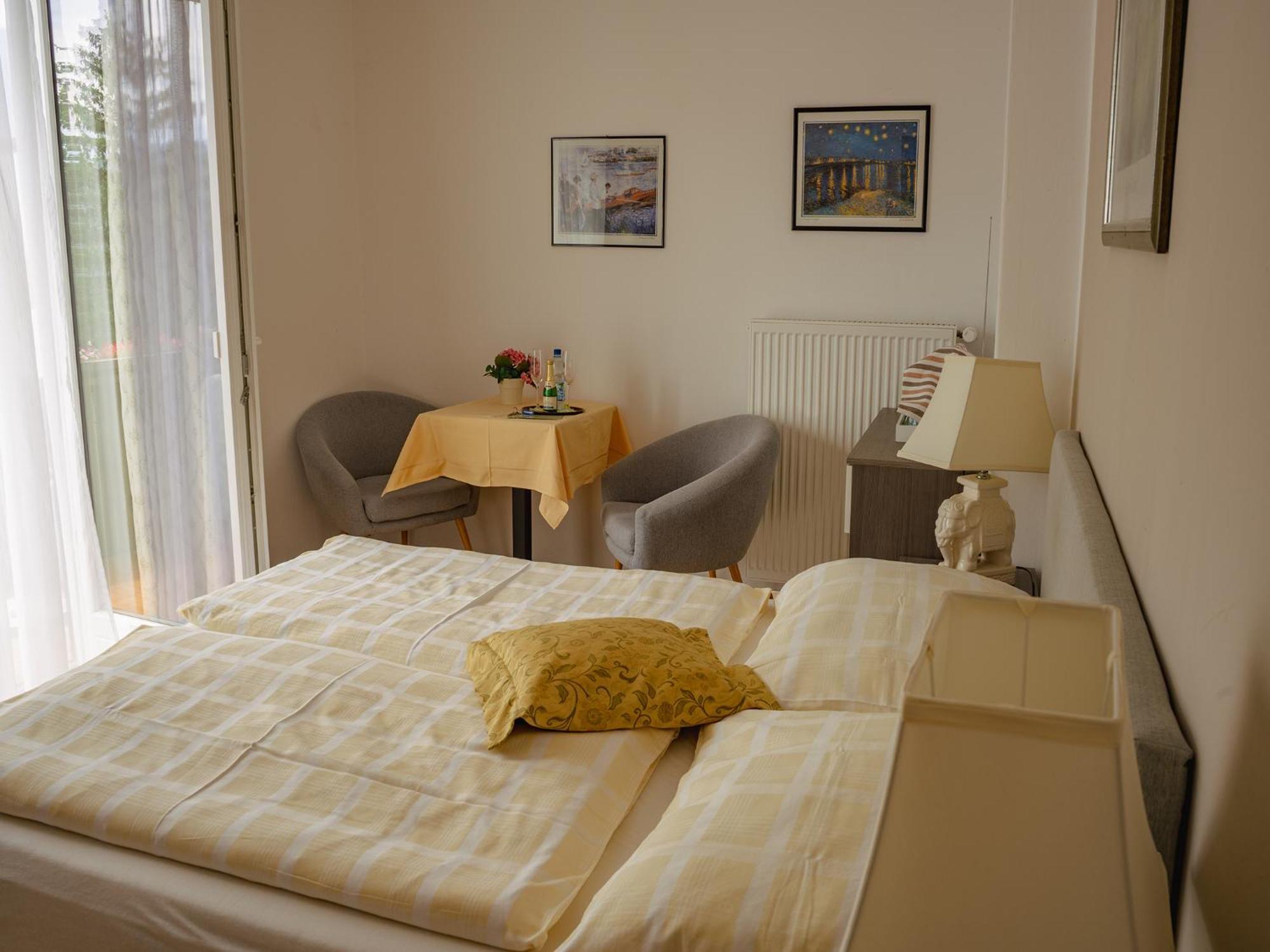 Doppelzimmer mit Balkon
