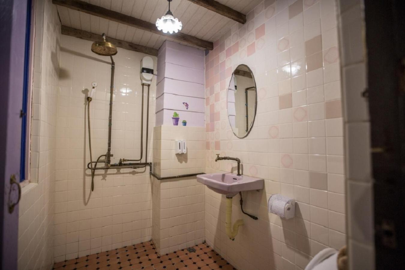 Twin Room,1552405669:JPEG