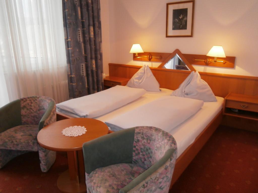 Doppelzimmer mit Balkon