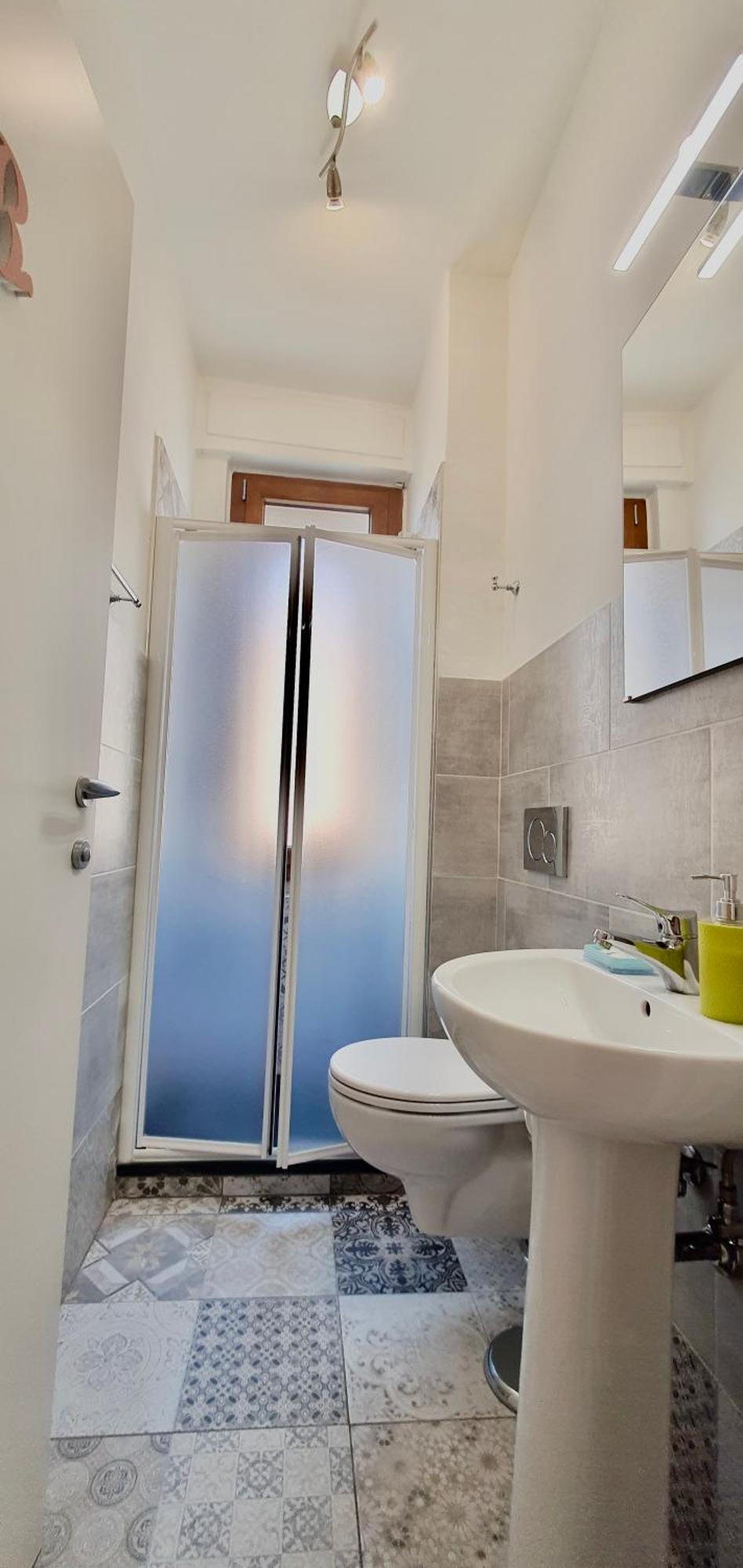 Einzelzimmer mit Gemeinschaftsdusche und -WC