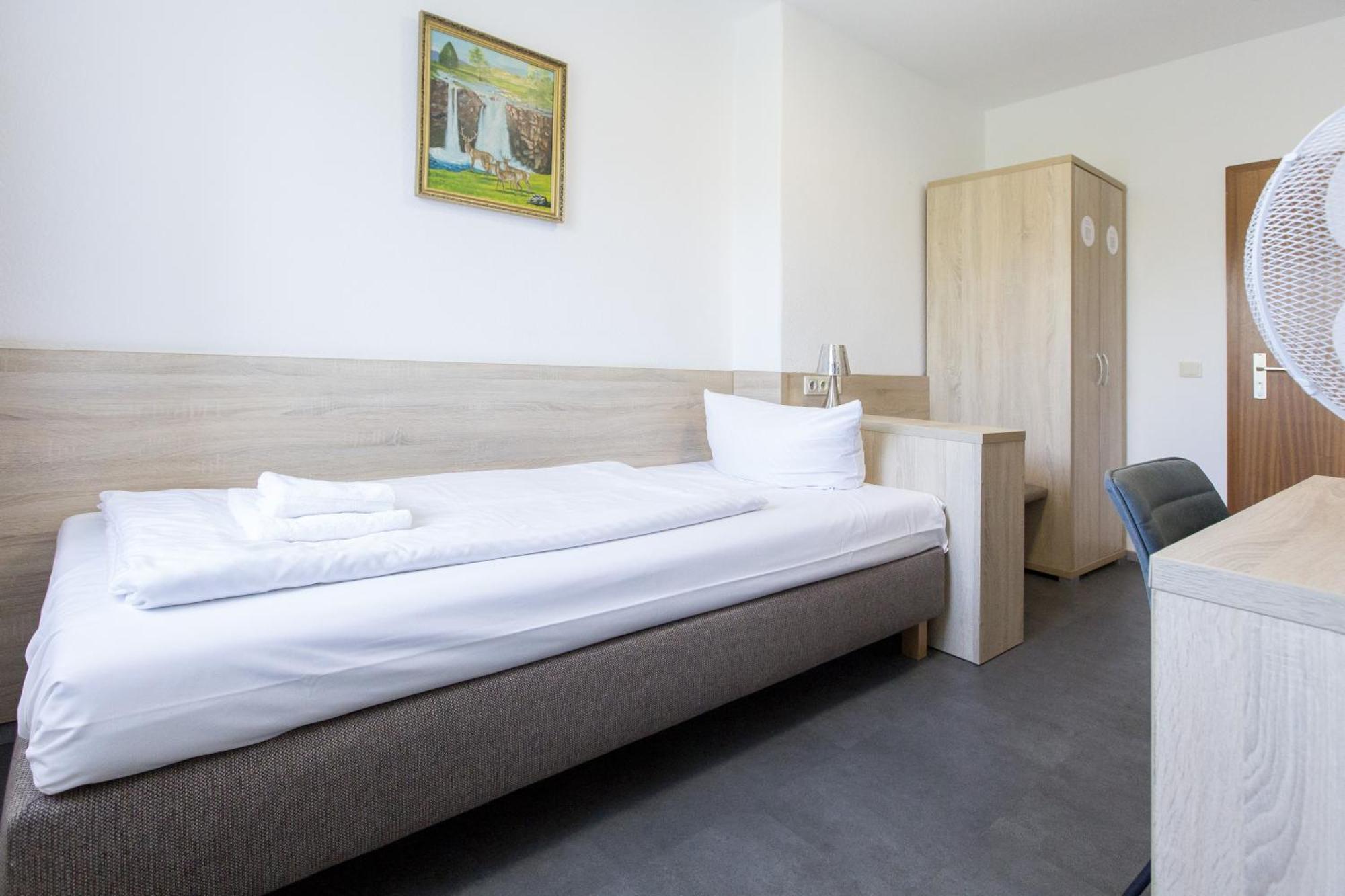 Small Single Room,1756438975:JPEG