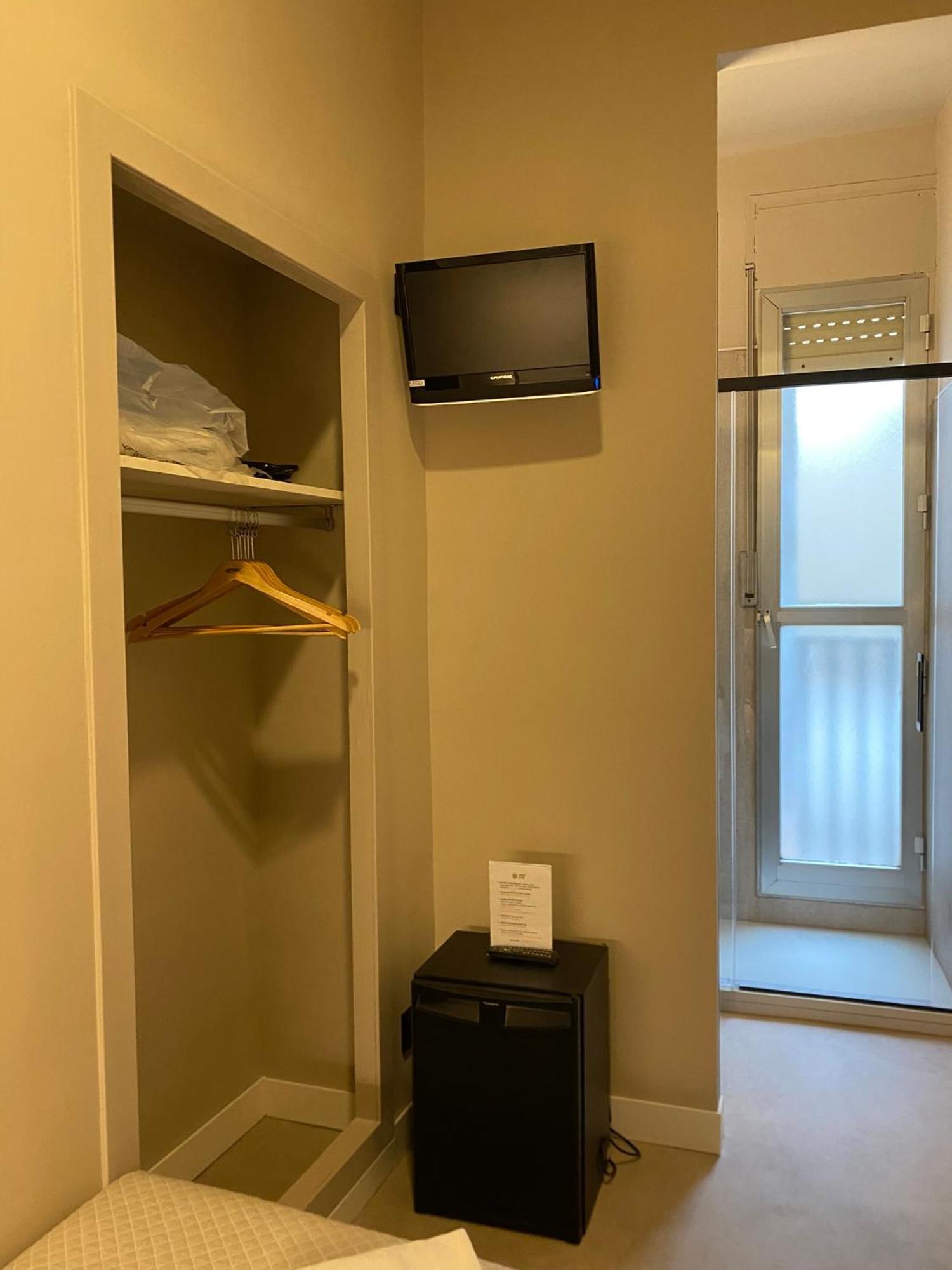 Einzelzimmer mit Gemeinschaftsdusche und -WC
