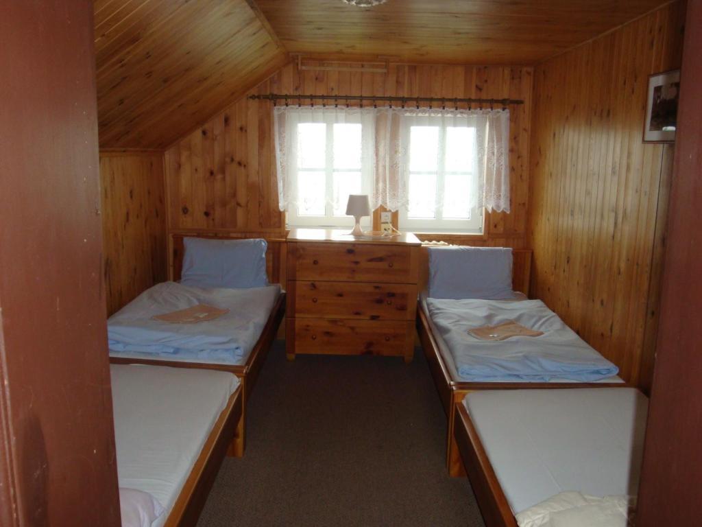 Vierbettzimmer mit Gemeinschafts-WC