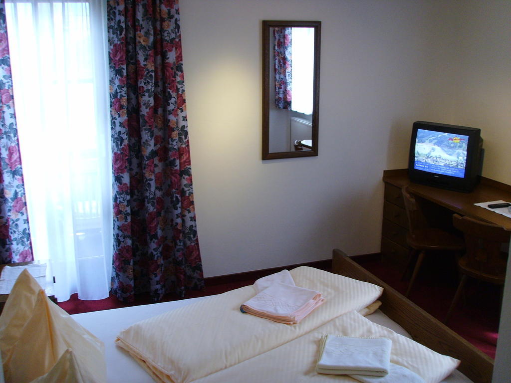 Standard Double Room,247400137:JPEG