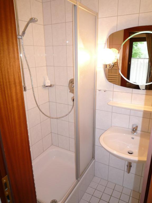 Kleines Familienzimmer (2 Erwachsene + 2 Kinder)