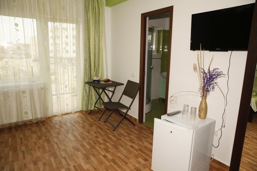 Family Room with Balcony,410019111:JPEG