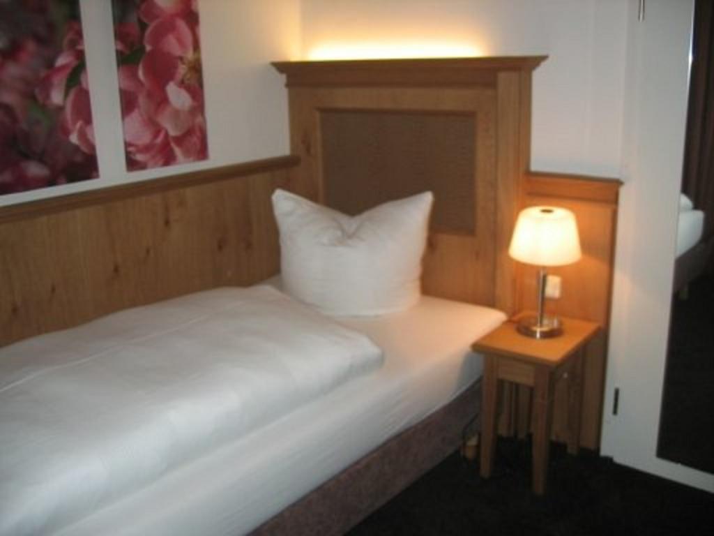 Single Room,1154825229:JPEG