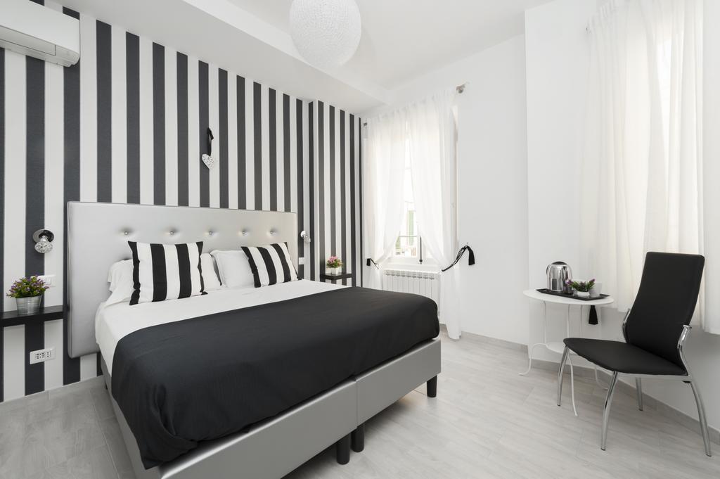 Standard Zimmer mit Kingsize-Bett