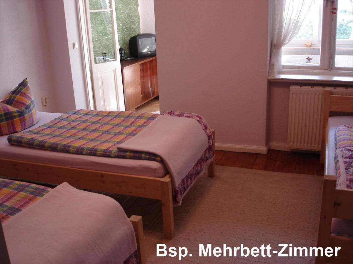 Vierbettzimmer mit Dusche