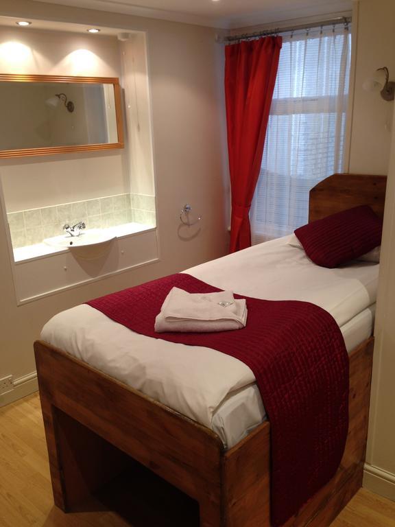 Single Room with Shared Bathroom,394844427:JPEG