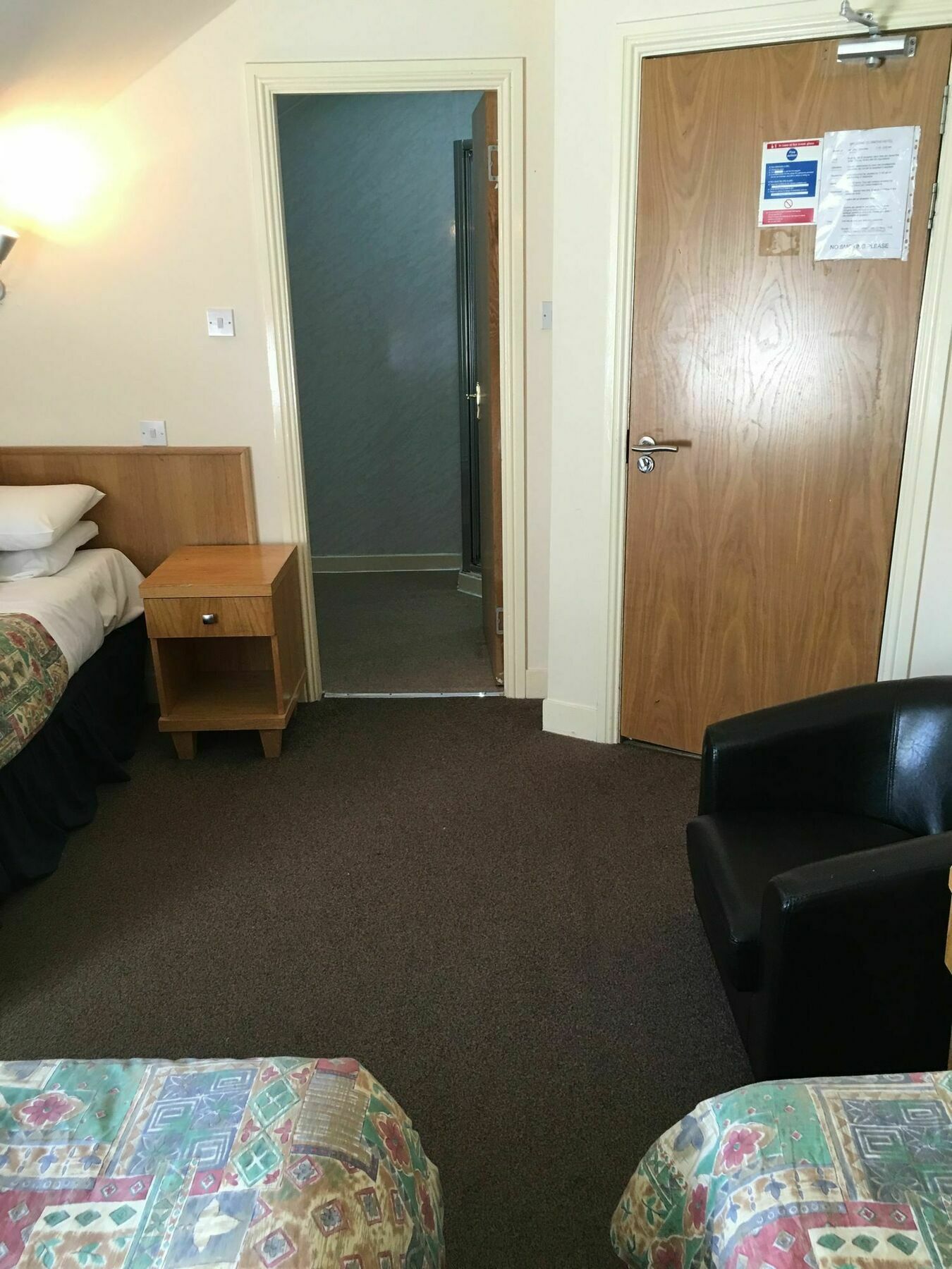 Vierbettzimmer mit eigenem Bad