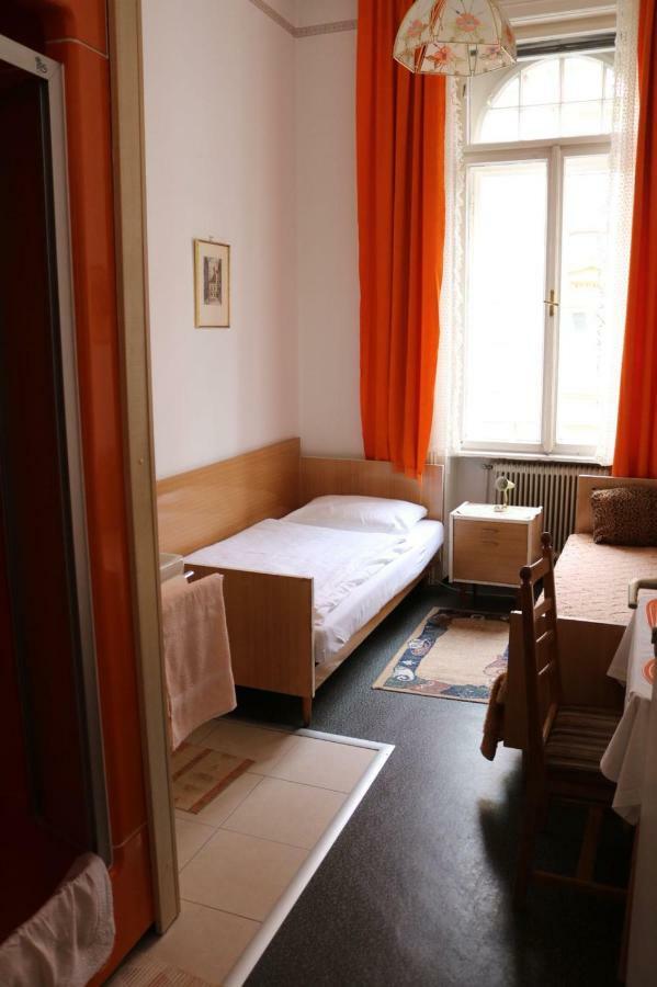 Deluxe Single Room,883948798:JPEG