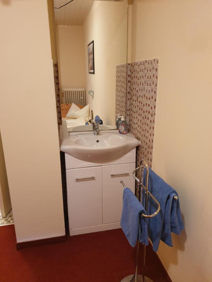 Single Room Shared Toilet,967733761:JPEG