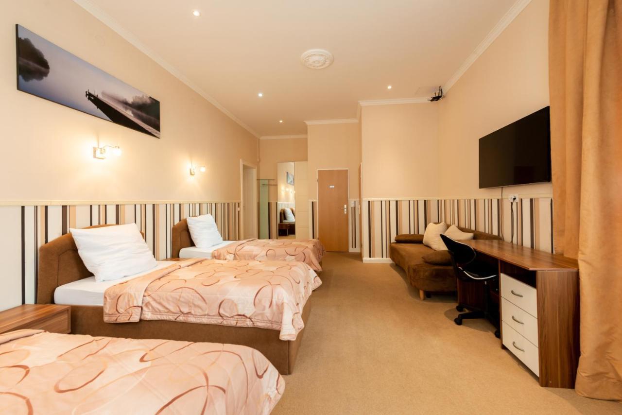 Family Room,974284132:JPEG