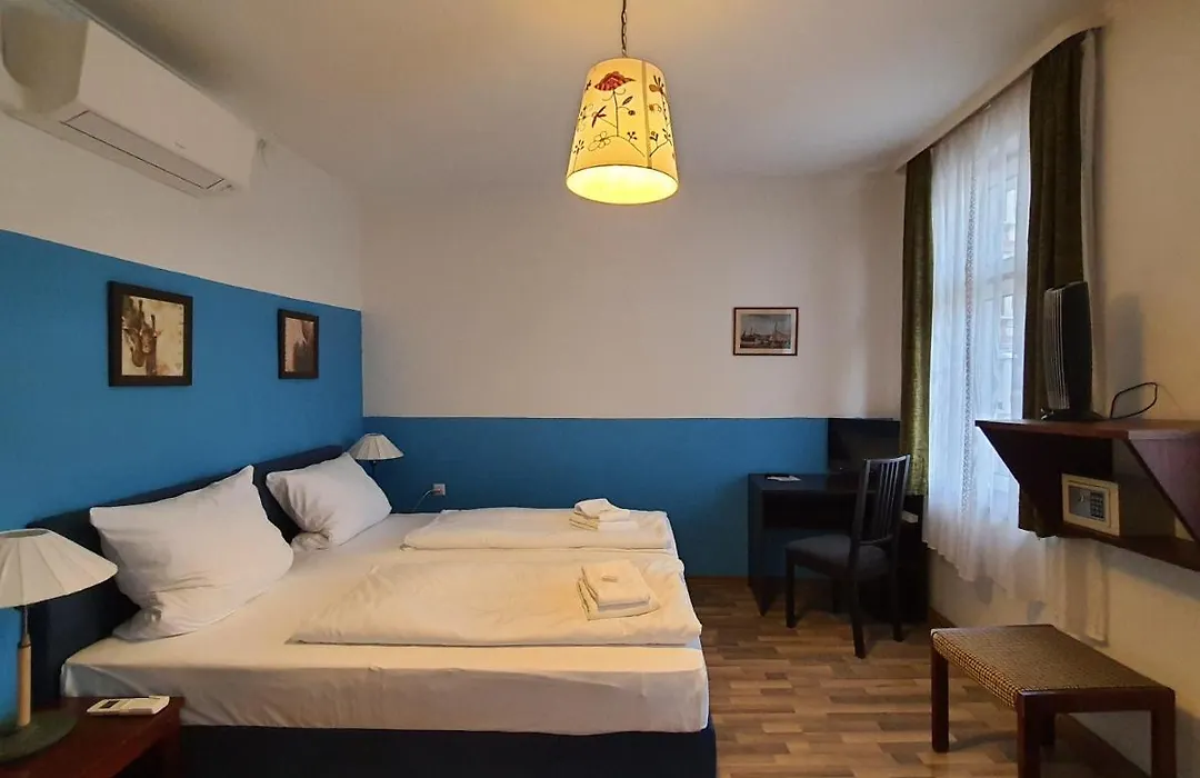 Hotel Pension Graf-1