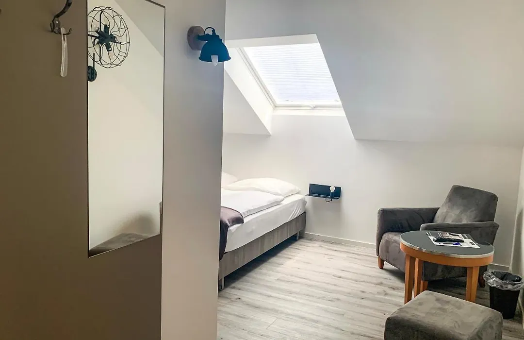 PRIMA Inn Unterkunft direkt über der Bar am Minimax-1
