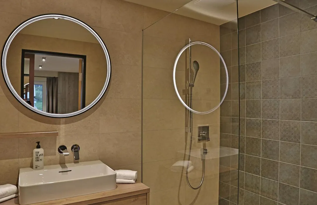 PEOPLE'S Hotel-1