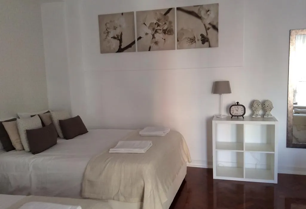 4U Lisbon IV Guesthouse Airport-1