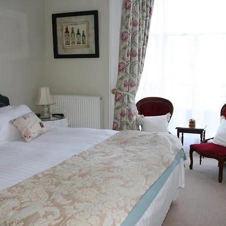 Holmwood House Guest Accommodation-3