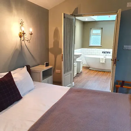 Holmwood House Guest Accommodation-2