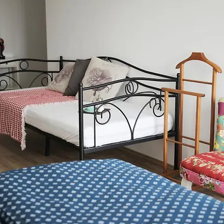 Chopsticks B&B-3