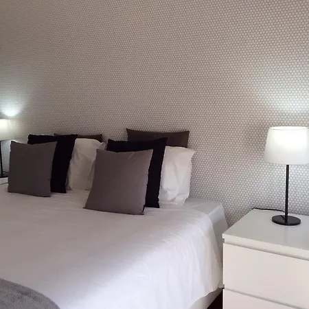 4U Lisbon IV Guesthouse Airport-3