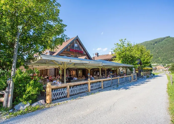 Ferienvermietung: Alpenchalets Flachauer Gutshof