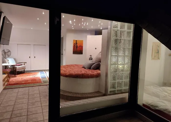 Spacious & Comfortable Guestrooms W Private Bathrooms Near Koelnmesse & Lanxess Arena, Free Parking, Highspeed Wifi