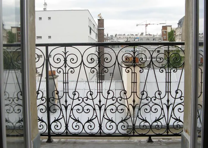 Stylish Flat With Balcony Facing South