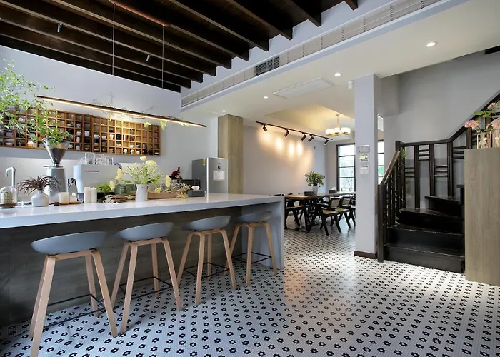 Shanghai Downtown Hills Boutique Guesthouse - Near Metro Line 7, Exit 3, Changping Road