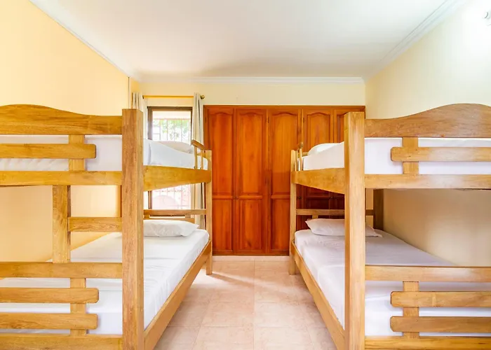 Hostal Cartagonova - Habitaciones Privadas Y Amplias Cerca A Zonas Turisticas