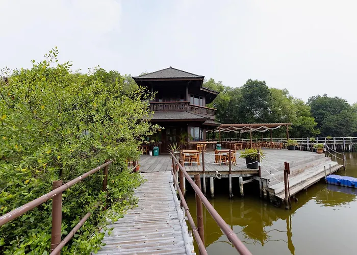 RedDoorz Resort @ Taman Wisata Mangrove