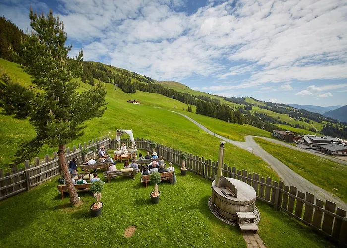 Haustierfreundliches Hotel: Wallegg Lodge - Alpine Premium Chalet - Ski In-Ski Out - Real Alpine Location Saalbach