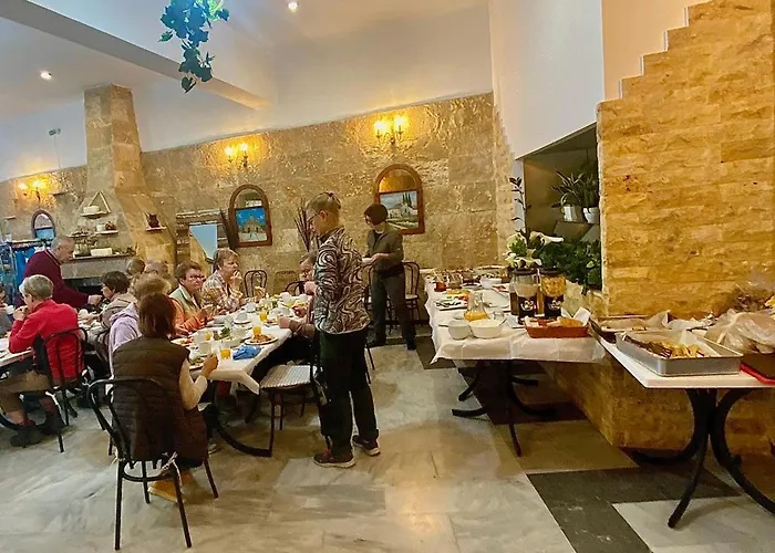 Costas Inn