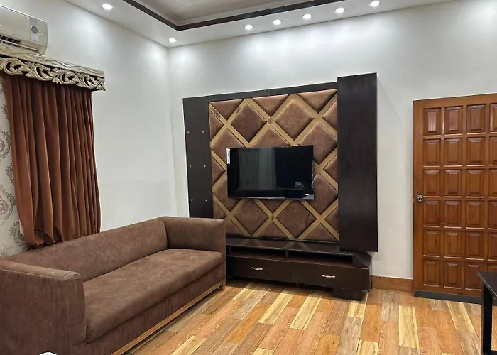 The Red Tree Family Guest House