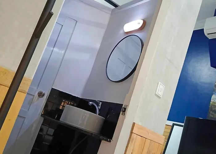 Little Susie Family Room With Balcony