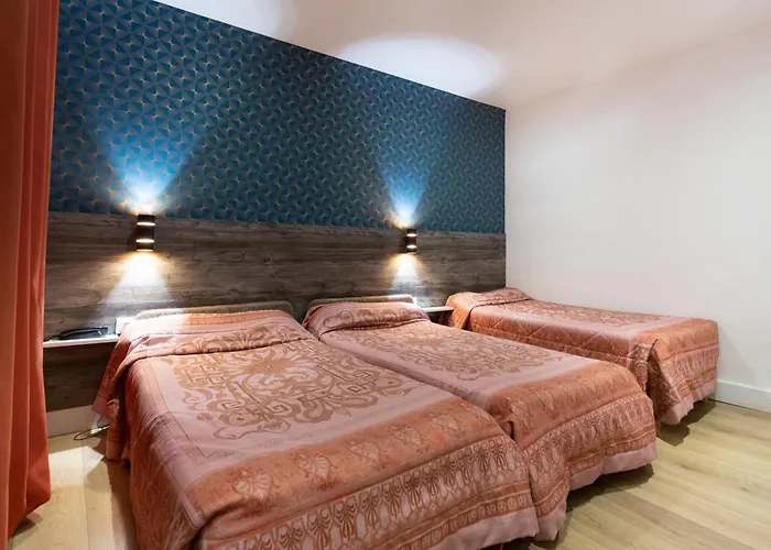 Resort: Hotel Leonard De Vinci 75011