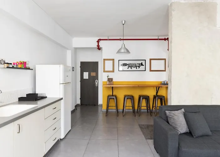 Rena'S House