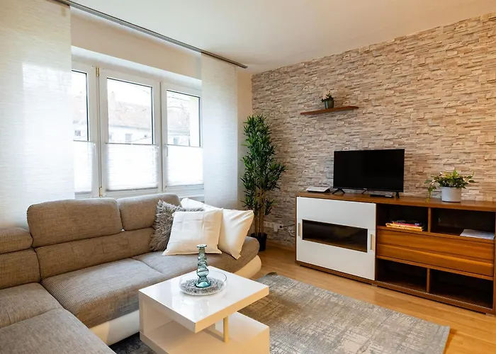 Moderne 4 Zimmer Wohnung vollausgestattet und Möbliert
