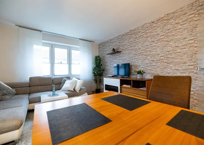 Moderne 4 Zimmer Wohnung vollausgestattet und Möbliert