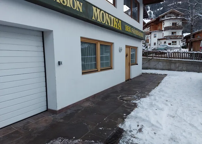 Haus Claudia und Haus Monika